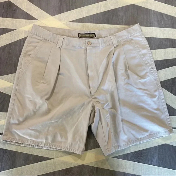Bugle Boy Khaki Golf Shorts Sz 42 - Picture 1 of 4